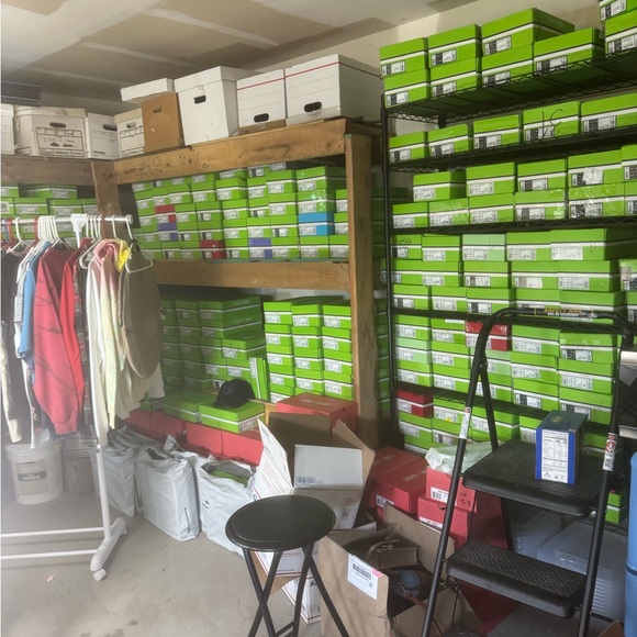 CARIUMA SNEAKERS - Picture 2 of 2